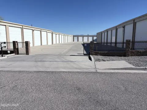 Oversized Storage Garage Near Highway 95