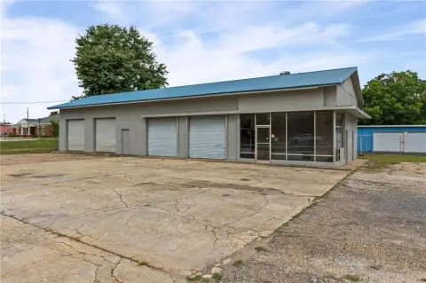Automotive Shop with Roll-Up Doors