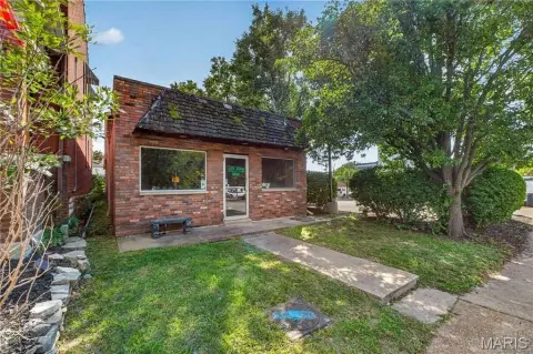Freestanding Storefront Property
