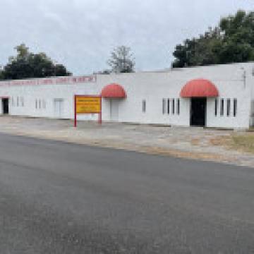 5,712 SF Multi-Use Commercial Building with four spaces For Sale Or For Lease