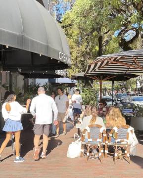 3111 Commodore Plaza