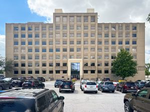 IA, West Des Moines - Valley West Drive