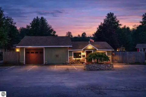 Retail Store,Recreational/Resort,Bed &amp; Breakfast - Honor, MI