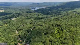 69 Edge Rock Dr, Drums, PA 18222