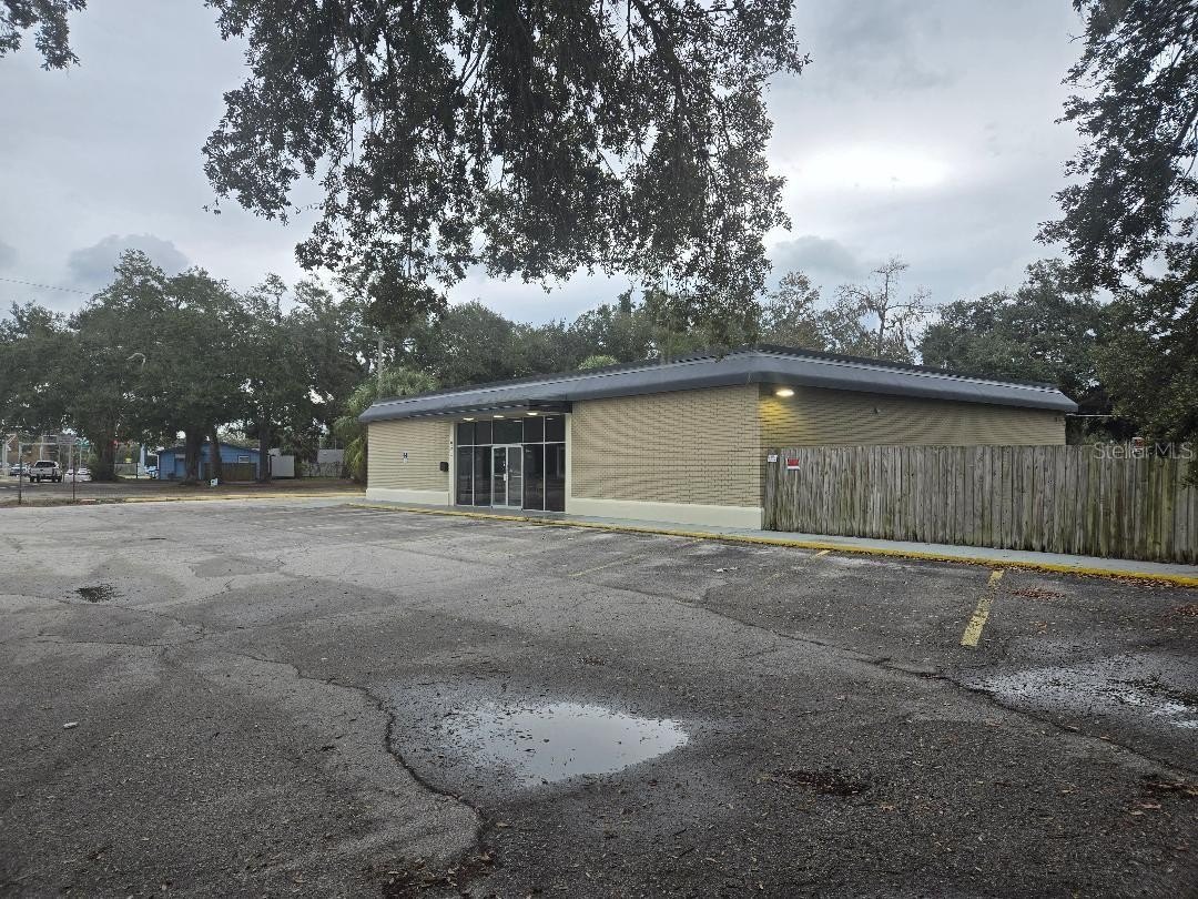 Versatile Mixed-Use Building, Riverview, FL