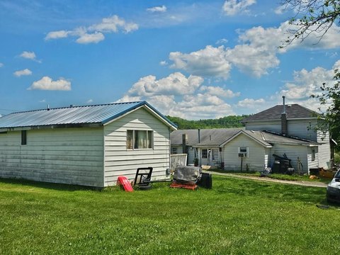 20+ Acre Parcel with Rentals