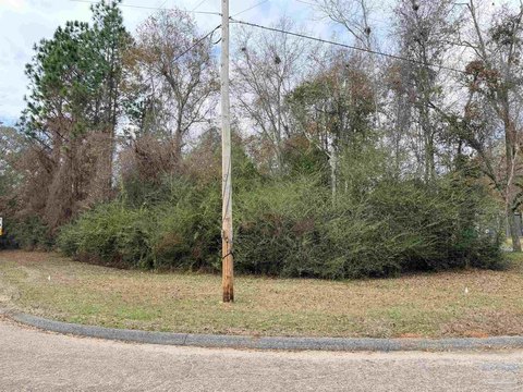 Corner Lot in Milton, FL