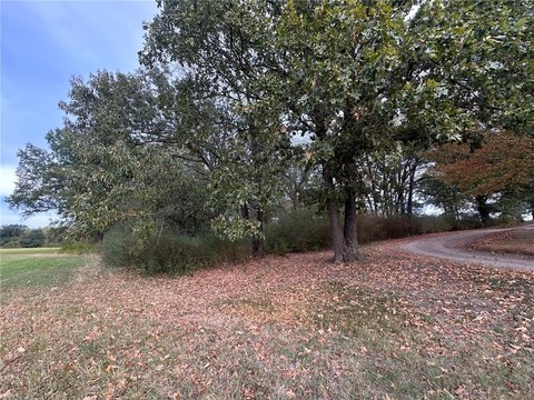 Land, Paris, AR