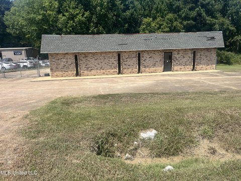 Clinton Office Building with Shop