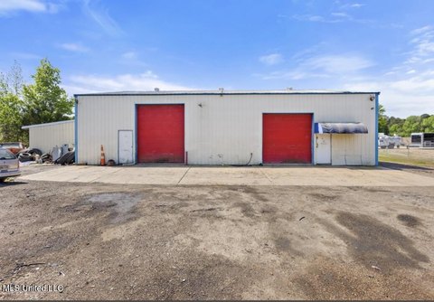 Versatile Commercial Property in Clinton