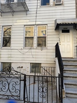 Vacant 4-Family Residential Building