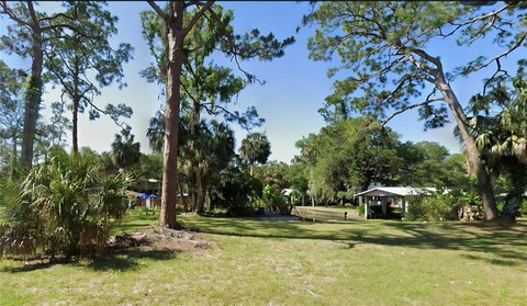 Land, YANKEETOWN, FL
