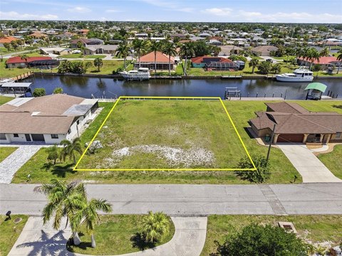 Sailboat-Access Waterfront Land