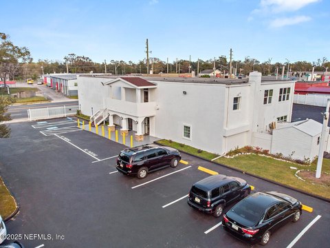 Versatile Jacksonville Commercial Property