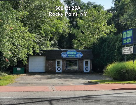 Commercial Building in Rocky Point Hamlet