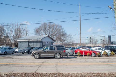 Auto Sales Lot for Lease