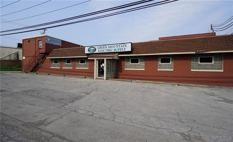 Versatile Commercial Building Near Thruway