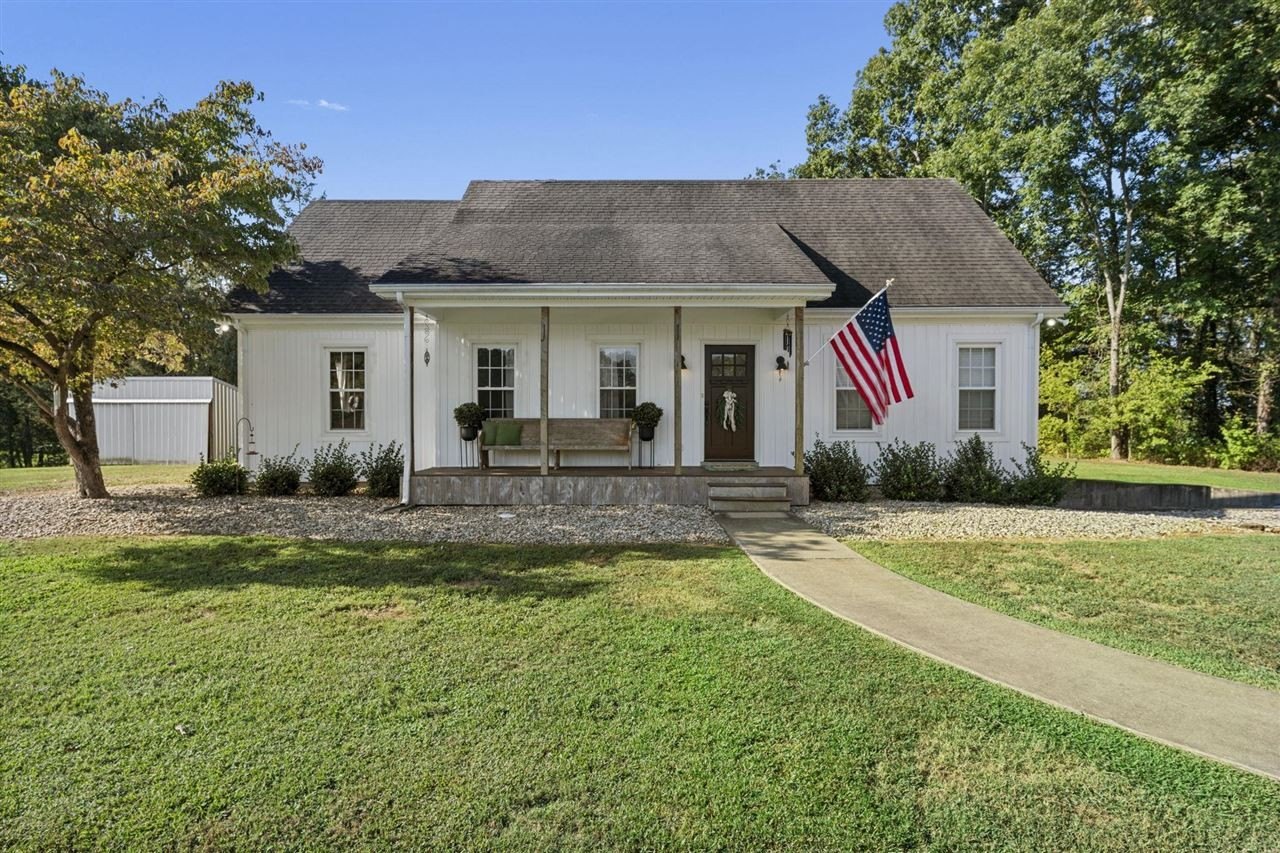 Kentucky Farm Retreat with Barn