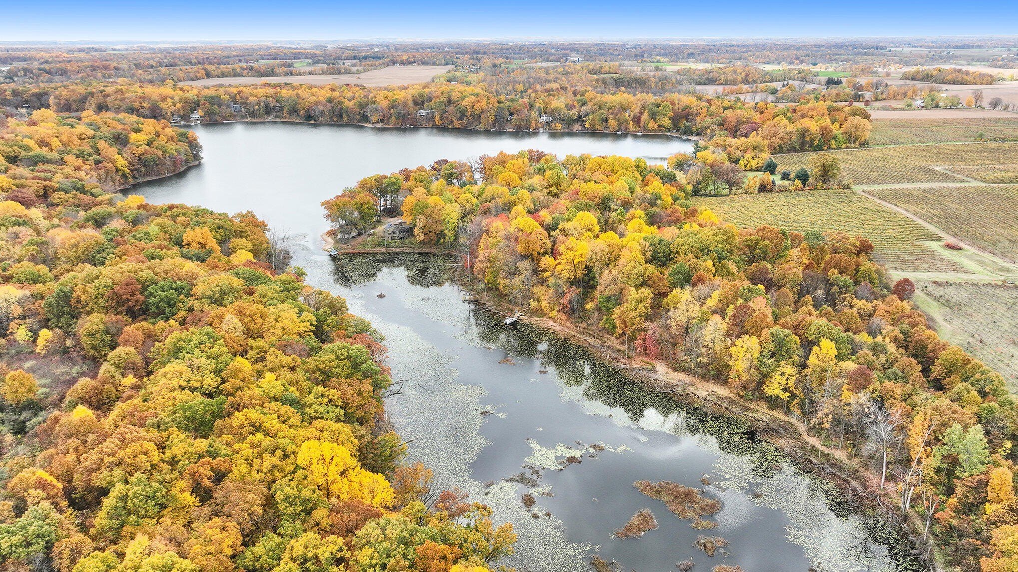 Huzzy Lake Peninsula Land