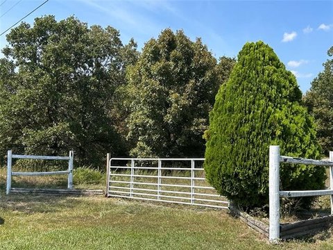 Highway Frontage Land in Stilwell