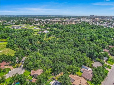 Secluded Homesite in The Oaks
