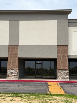 Retail Suite in Shopping Center