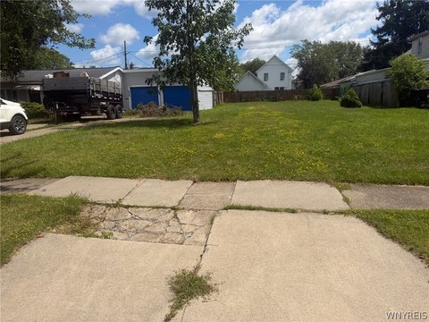 Land, Buffalo, NY