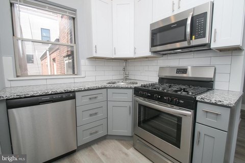 Newly Refurbished 5-Unit Apartment