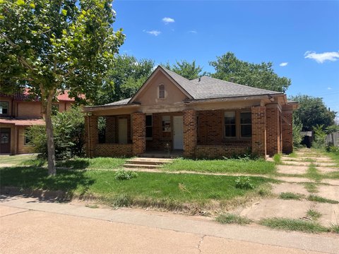 Vacant Duplex with Income Potential