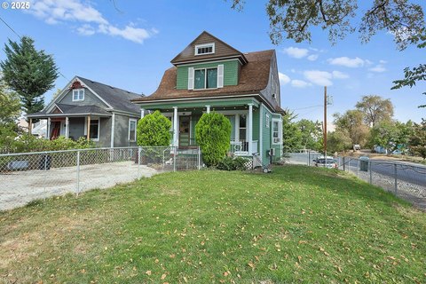 Fully Rented Triplex in Dalles