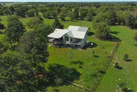 Red Rock Ranch with Hangar