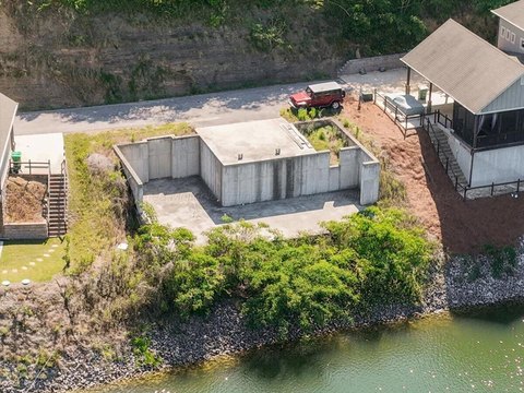 Waterfront Homesite on Smith Lake
