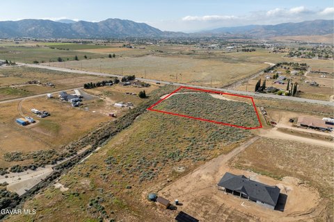LAND - Tehachapi, CA