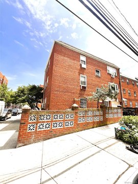 Corner Triplex in Prime Location