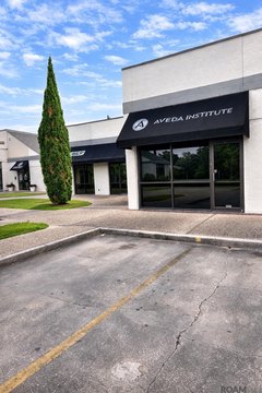 Retail/Service Suite in Retail Condo