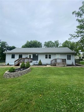 Grandview Office Building on Corner Lot