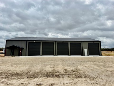 Warehouse with Five Loading Doors