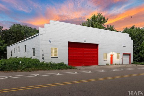 Commercial Building in Fox Lake