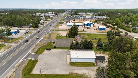 Versatile Retail/Commercial Building For Lease