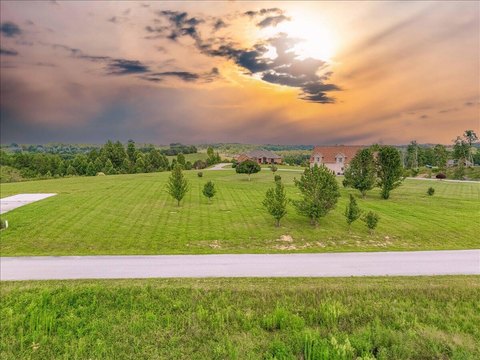 LAND - London, KY