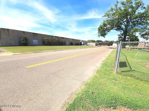 Industrial Building Near Interstate 40