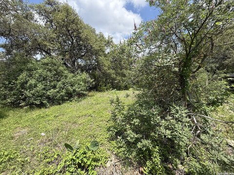 LAND - Lakehills, TX