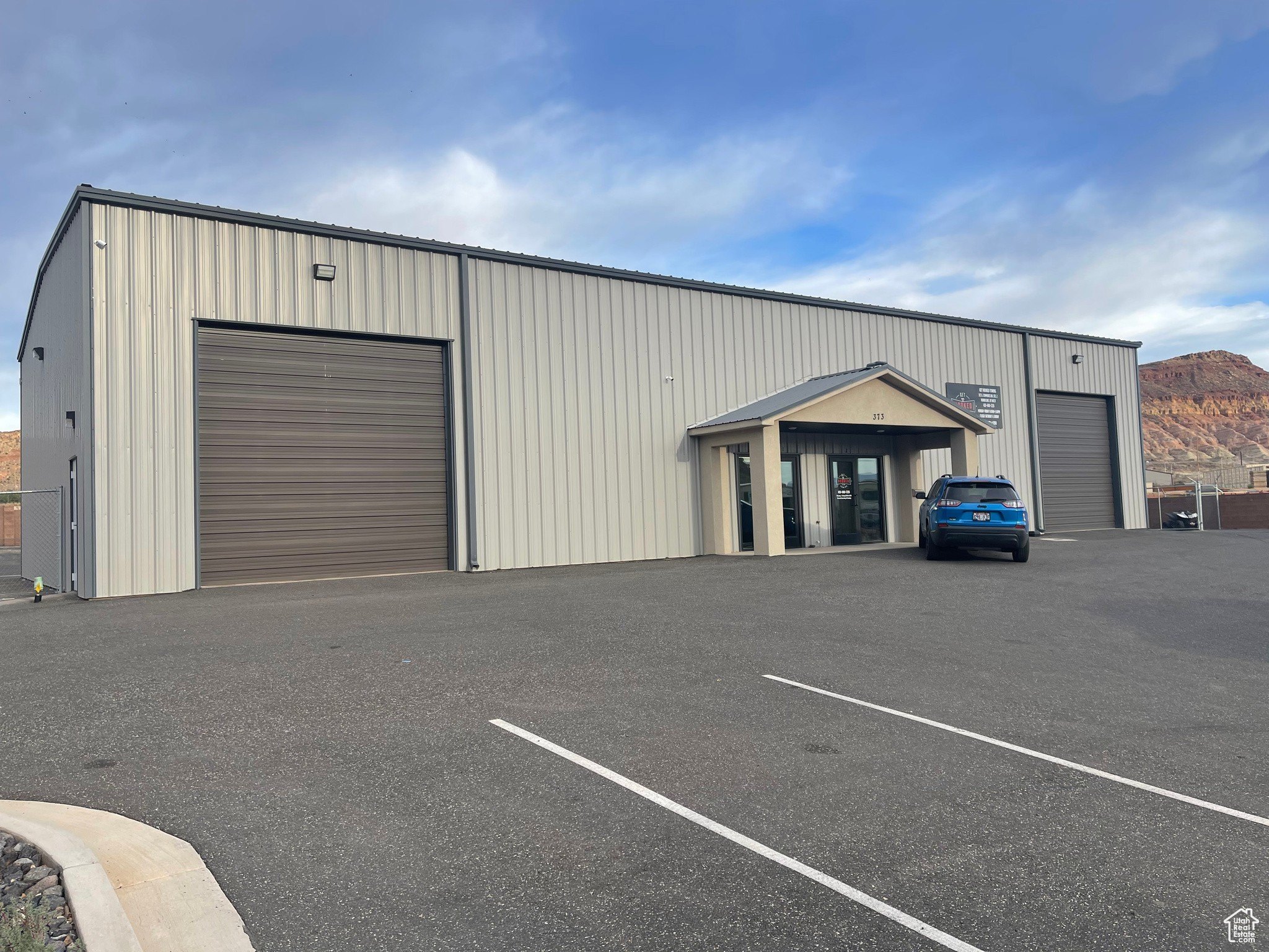 Warehouse with Yard in Hurricane