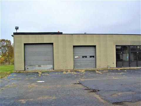 Commercial Space with Hoist Included