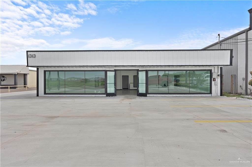 Versatile Commercial Building in Pharr