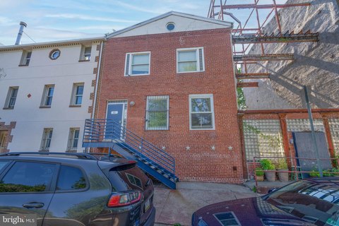 Renovated Triplex in Old City