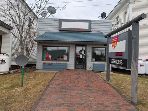 Versatile Commercial Space in Colebrook