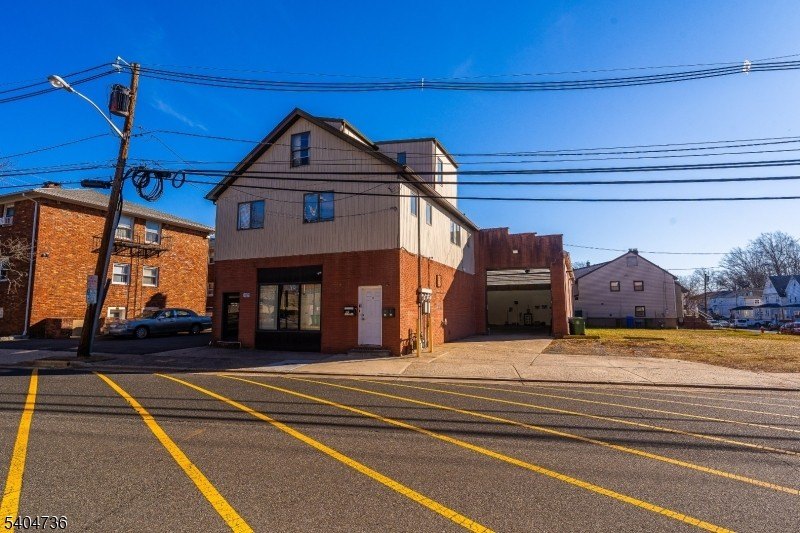 Mixed-Use Building in Linden City