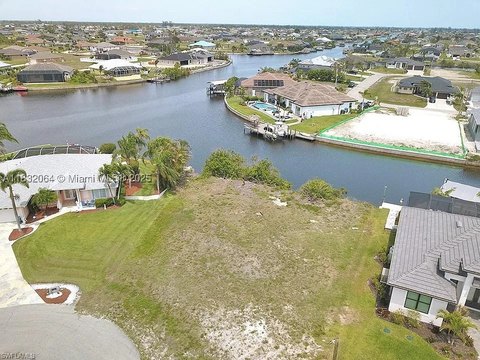 Gulf Access Waterfront Buildable Lot