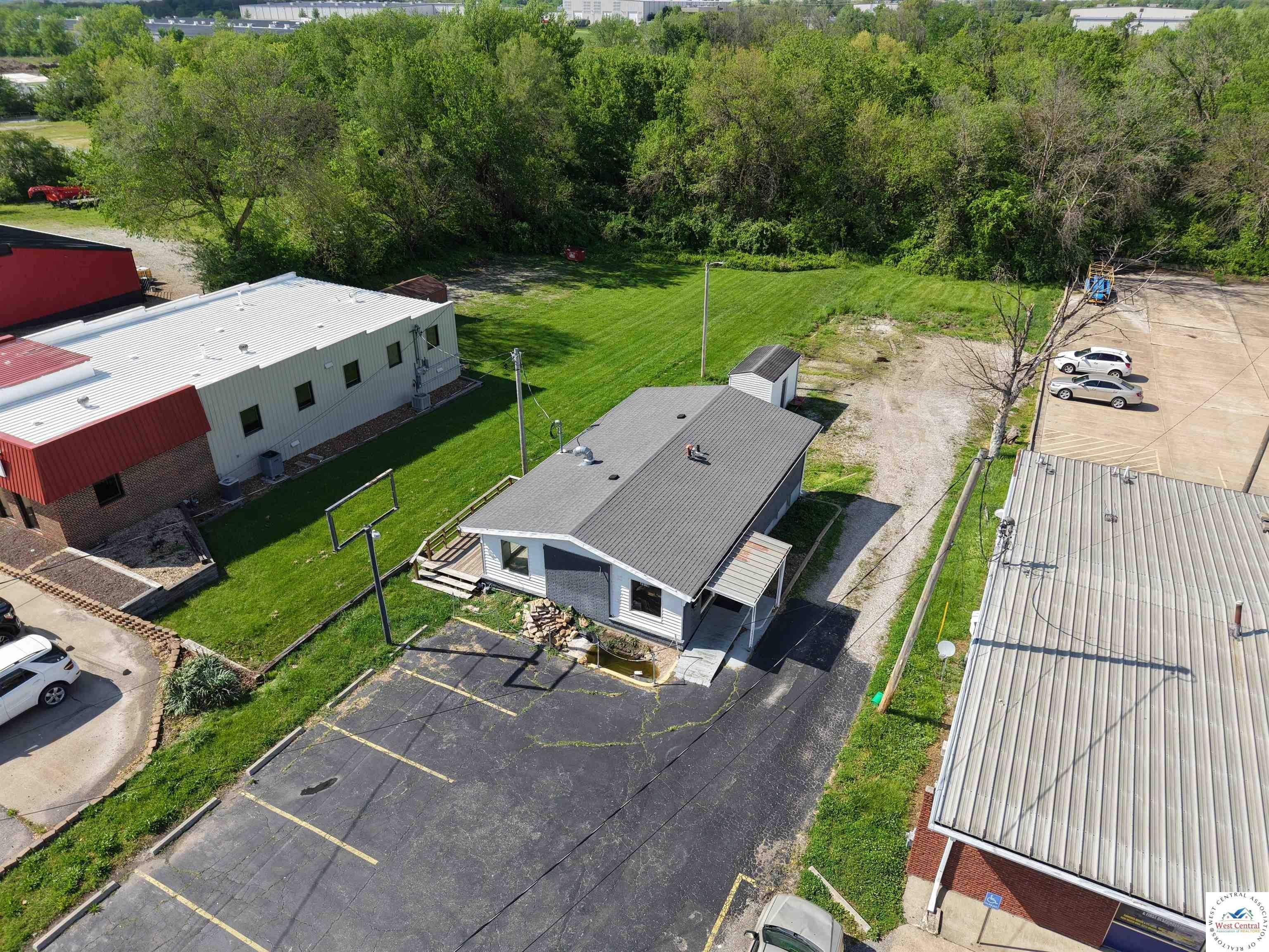 Versatile Commercial Building on Main